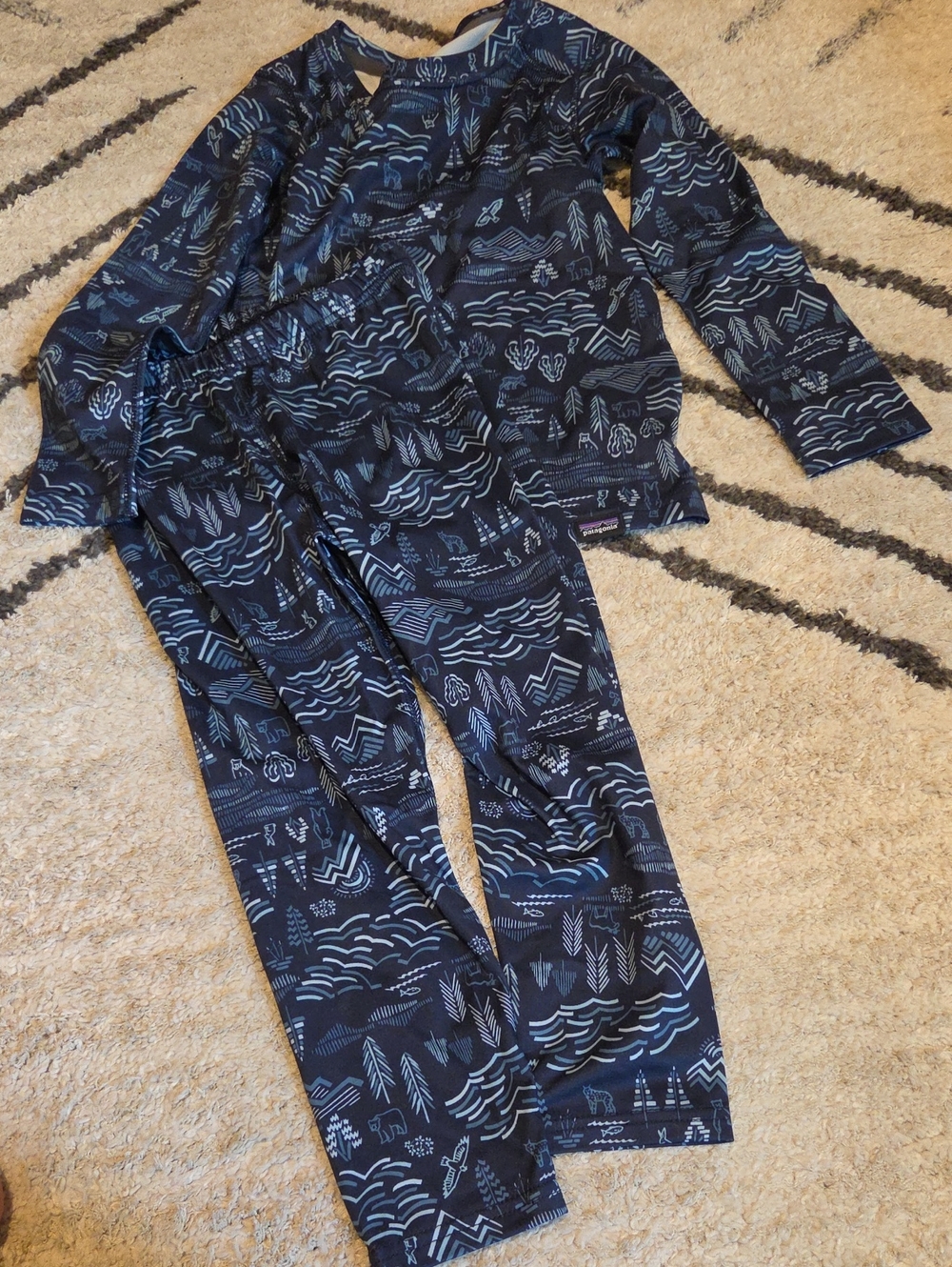 Patagonia Navy and Light Blue Patterned Baselayer Top And Pants